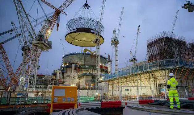 شایان ذکر است، Hinkley Point C بریتانیا تا سال 2029 بیشتر به تعویق افتاده است و هزینههای آن به 46 میلیارد پوند (58.39 میلیارد دلار) رسیده است، علیرغم اینکه بودجه اولیه ساخت آن تنها 18 میلیارد پوند بود.