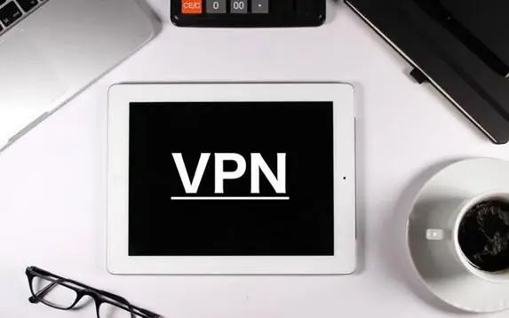 صرف یک یا دو ساعت در YouTube بدون مواجهه با تبلیغ یا تبلیغ پولی برای یک سرویس اشتراک VPN مانند NordVPN ،ExpressVPN یا Surfshark دشوار است.