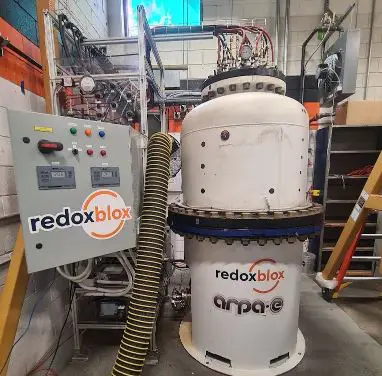 علاوه بر Khosla Ventures ،RedoxBlox توسط شرکت های برتر فناوری آب و هوا، از جمله Breakthrough Energy Ventures (BEV) پشتیبانی می شود.