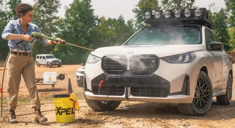 من برای بازگشت به هشتمین رالی Rebelle و دومین سال حضورم در BMW، این بار در BMW X3 کاملاً جدید، هیجان زده هستم. ما مطمئن نبودیم که در سال گذشته چه انتظاری داشته باشیم و با یک سکو به پایان رسیدیم، بنابراین امسال می دانیم که چه چیزی ممکن است، انتظارات بالاست و ما حتی بیشتر تلاش خواهیم کرد. این فرصتی دیگر برای بردن ماشین رانندگی نهایی به میدان های آزمایشی نهایی و به نمایش گذاشتن قابلیت های مهندسی BMW در برخی از زیباترین و چالش برانگیزترین زمین های آمریکای شمالی است. (Rebecca Donaghe - راننده BMW X3)