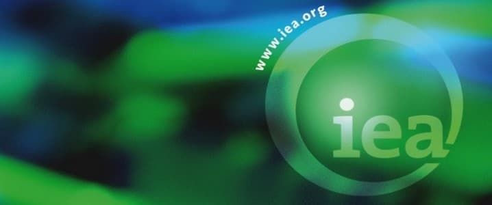 به عبارت دیگر، به نظر میرسد آژانسهای انرژی موافق هستند که اوج تقاضا برای نفت در هیچ کجای افق نیست.