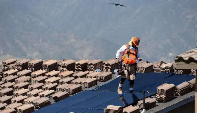 بخش خورشیدی سال جدید را با روند صعودی آغاز کرده است، با معیار این بخش، Invesco Solar ETF، در ابتدای سال تا به امروز 10.1 درصد در مقایسه با 3.2 درصد افزایش توسط Energy Select Sector SPDR رشد تولید داشته است.