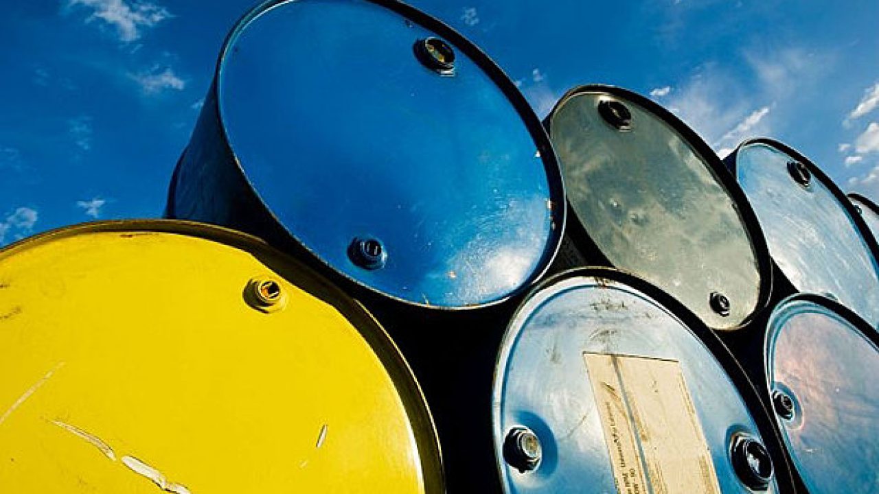 چرا قیمت نفت کاهش می یابد