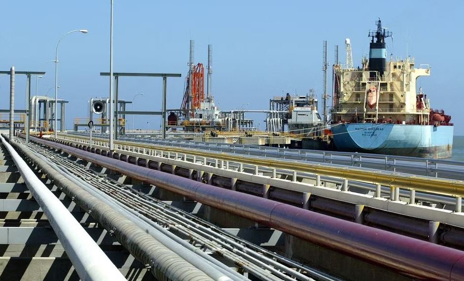 ایران قیمت نفت سبک مارس را برای آسیا افزایش داد