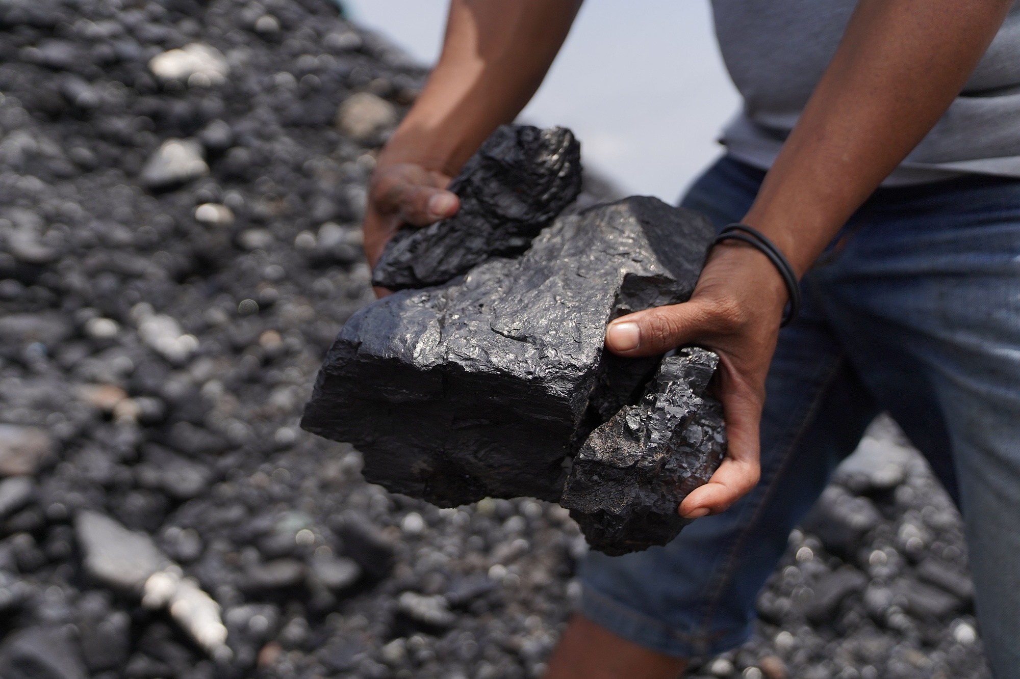 رکورد بالای استفاده از زغال سنگ با وجود رونق انرژی پاک